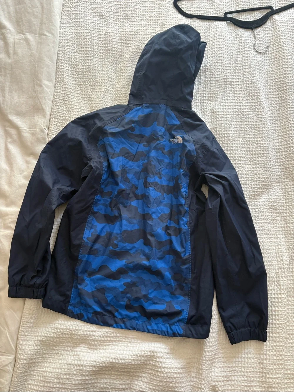 The North Face Kids Blue Camo Hooded Rain Jacket - size Boys 10